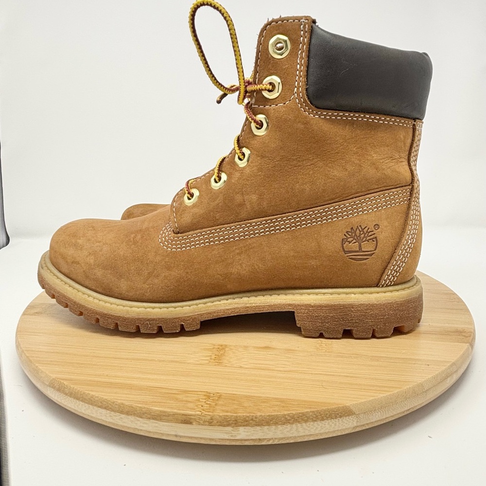 Womens Timberland 6” premium waterproof boots size 8.5.